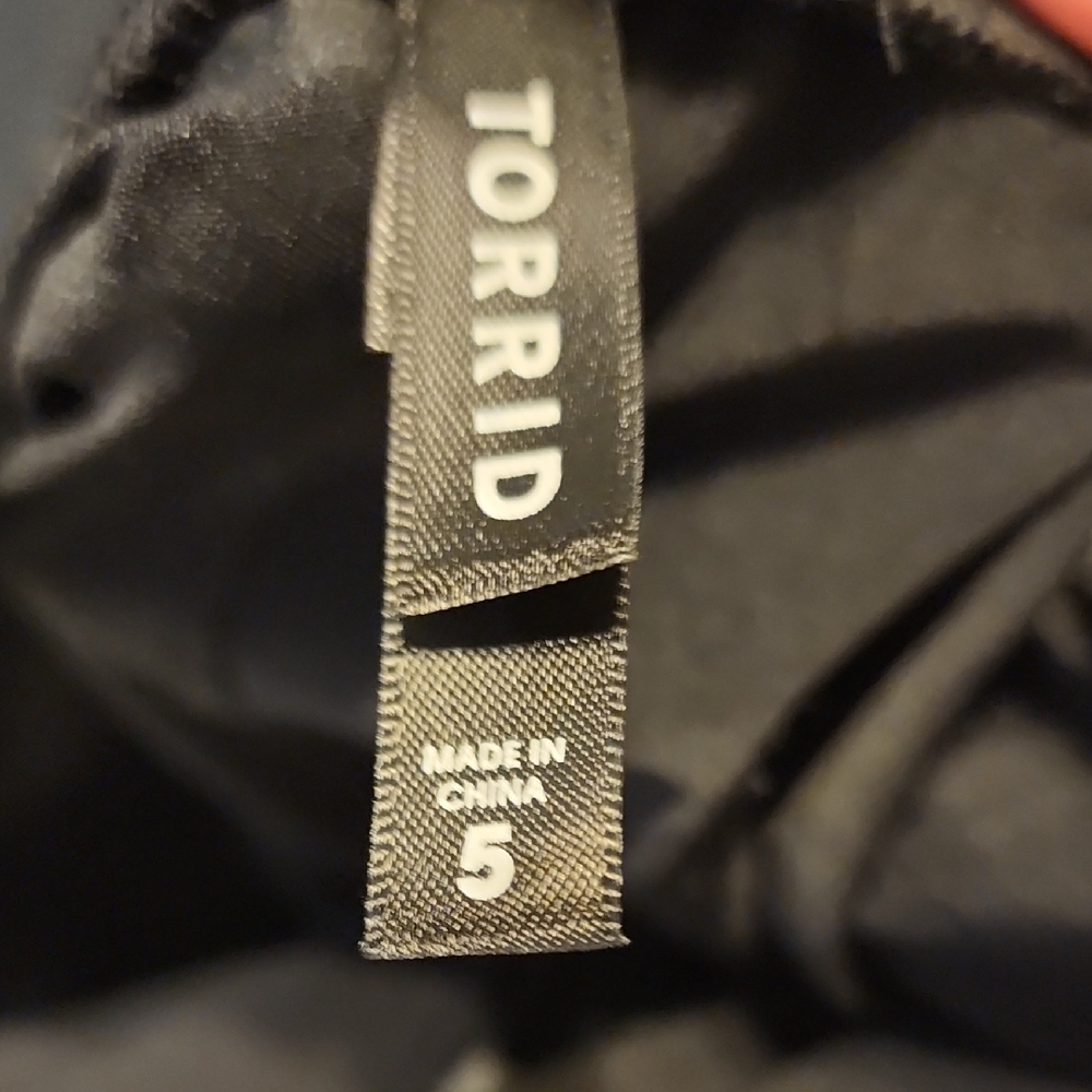 Black Faux Leather Leggings - Picture 2 of 3